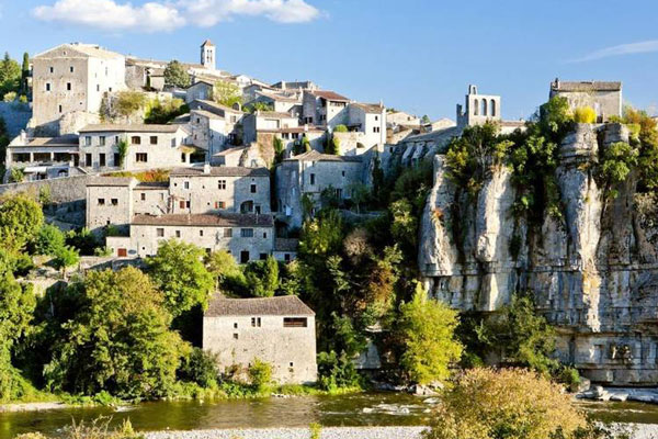 Découvrez Aubenas, ce petit village en Ardèche